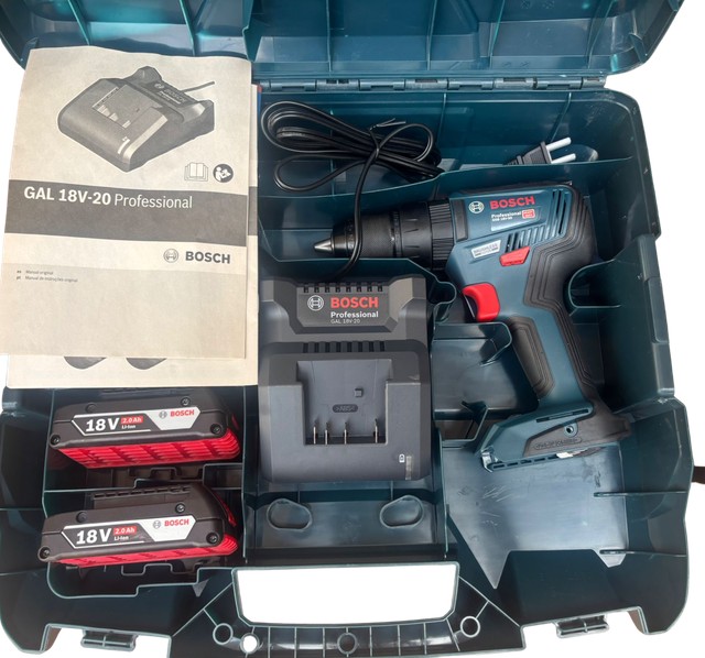 Combo Bosch taladro con baterías y cargador